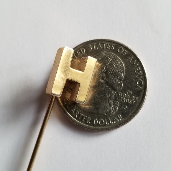Vintage letter H stickpin gold tone monogram alphabet initial stick pin - Picture 4 of 6